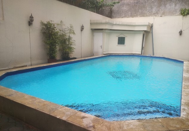 Kolam renang sudut