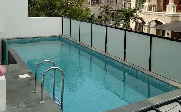 kolam-renang-rooftop-di-atas-rumah