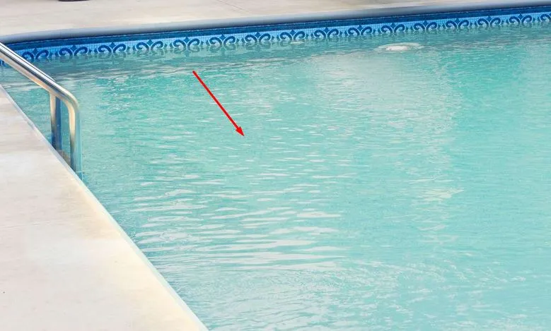 Air Kolam Renang Berkabut